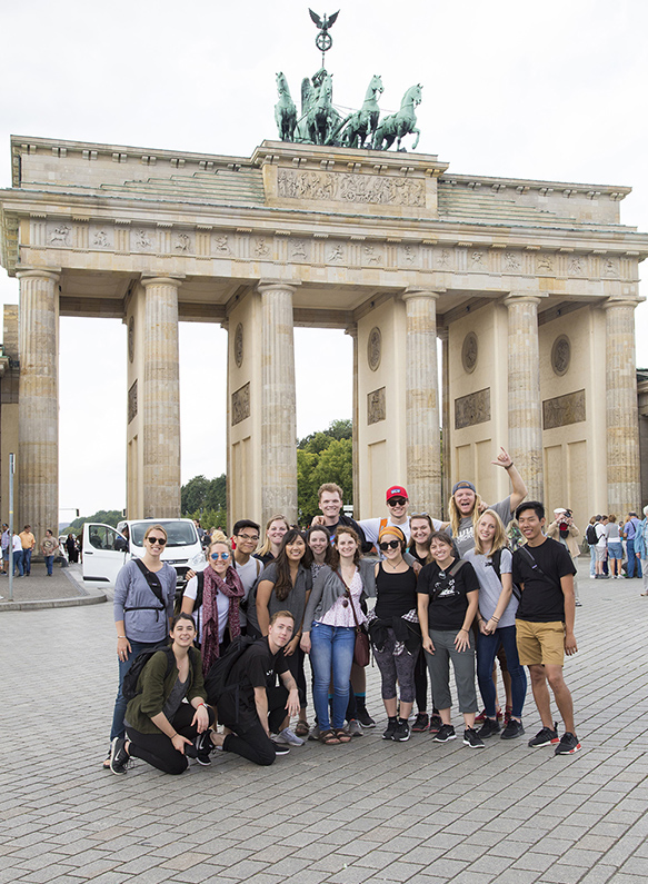 Students stand in front of brandenburg gate